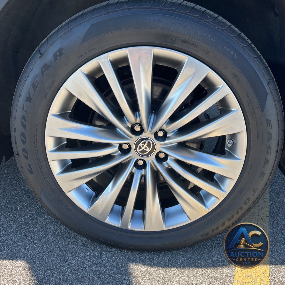 2023 Toyota Highlander Hybrid Platinum