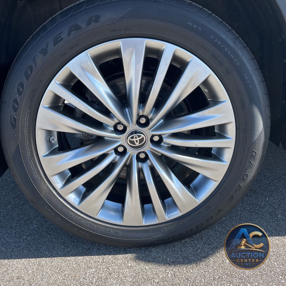 2023 Toyota Highlander Hybrid Platinum
