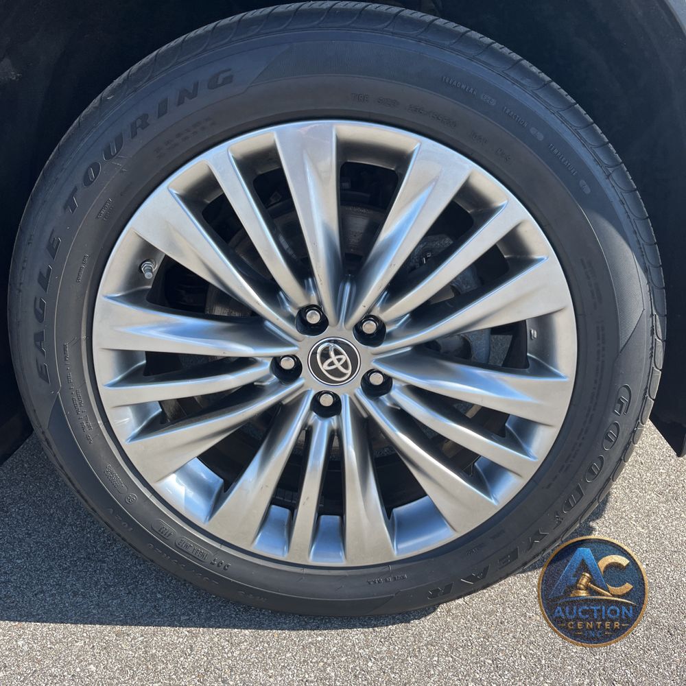 2023 Toyota Highlander Hybrid Platinum