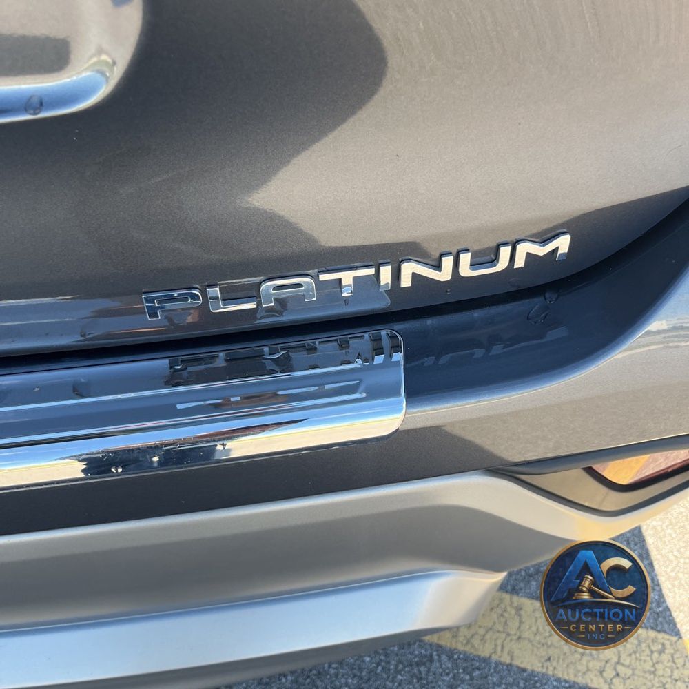 2023 Toyota Highlander Hybrid Platinum