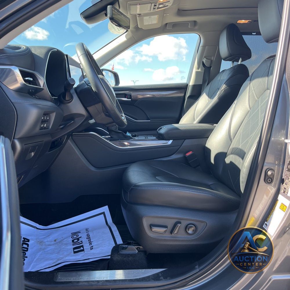 2023 Toyota Highlander Hybrid Platinum