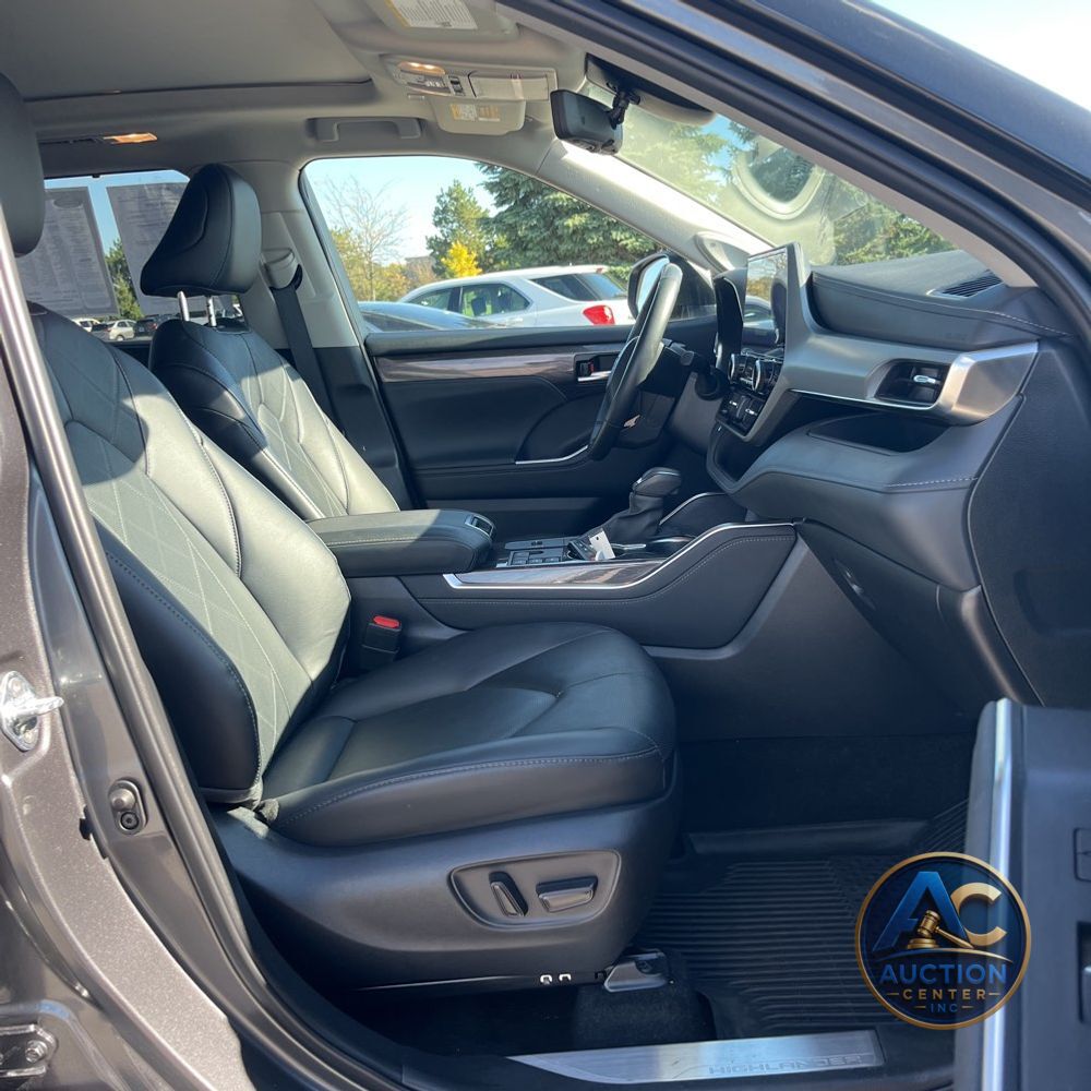 2023 Toyota Highlander Hybrid Platinum