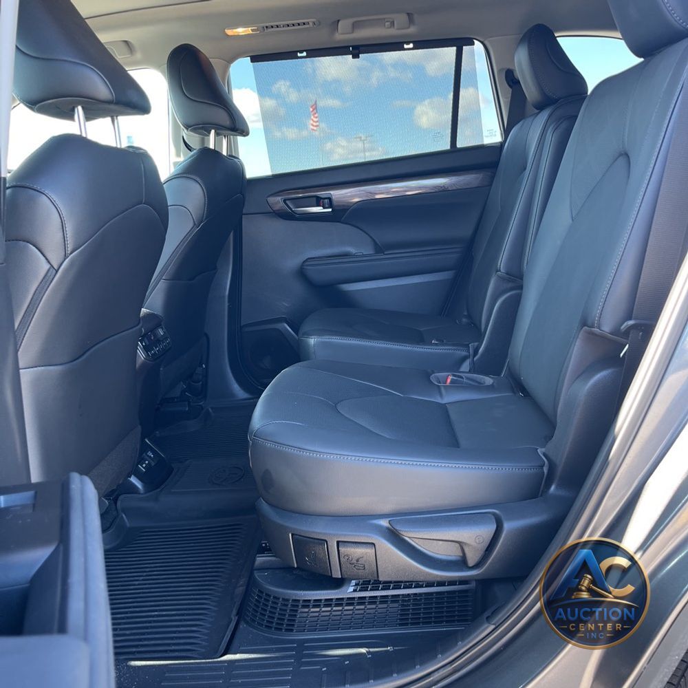 2023 Toyota Highlander Hybrid Platinum