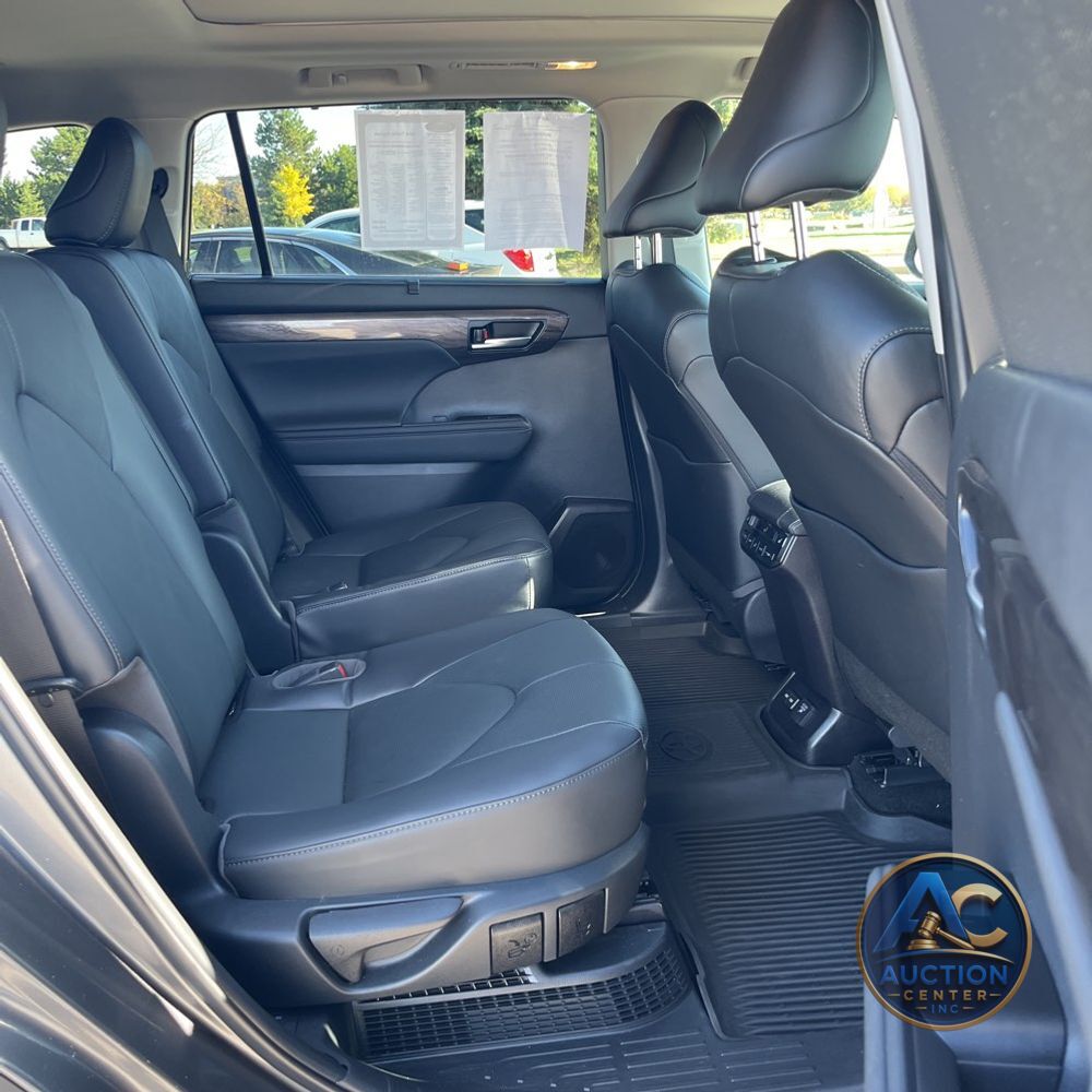 2023 Toyota Highlander Hybrid Platinum