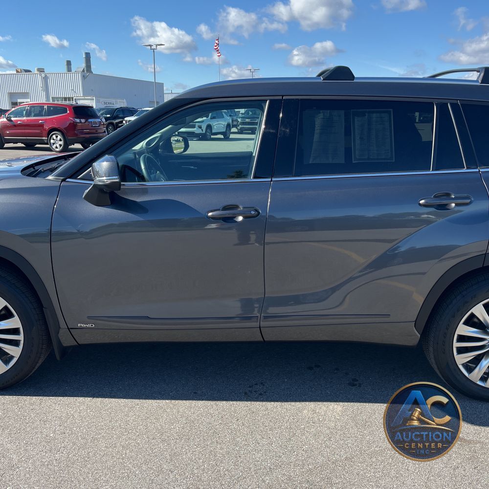 2023 Toyota Highlander Hybrid Platinum