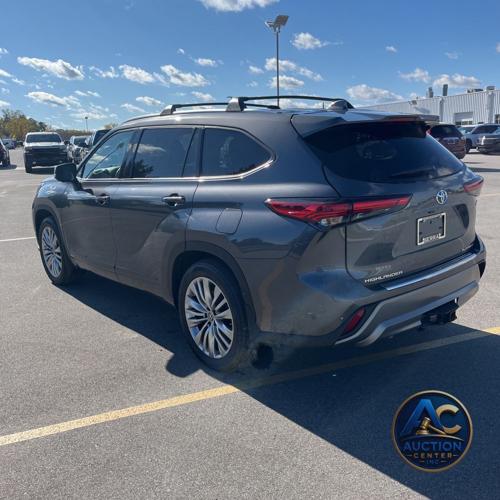 2023 Toyota Highlander Hybrid Platinum