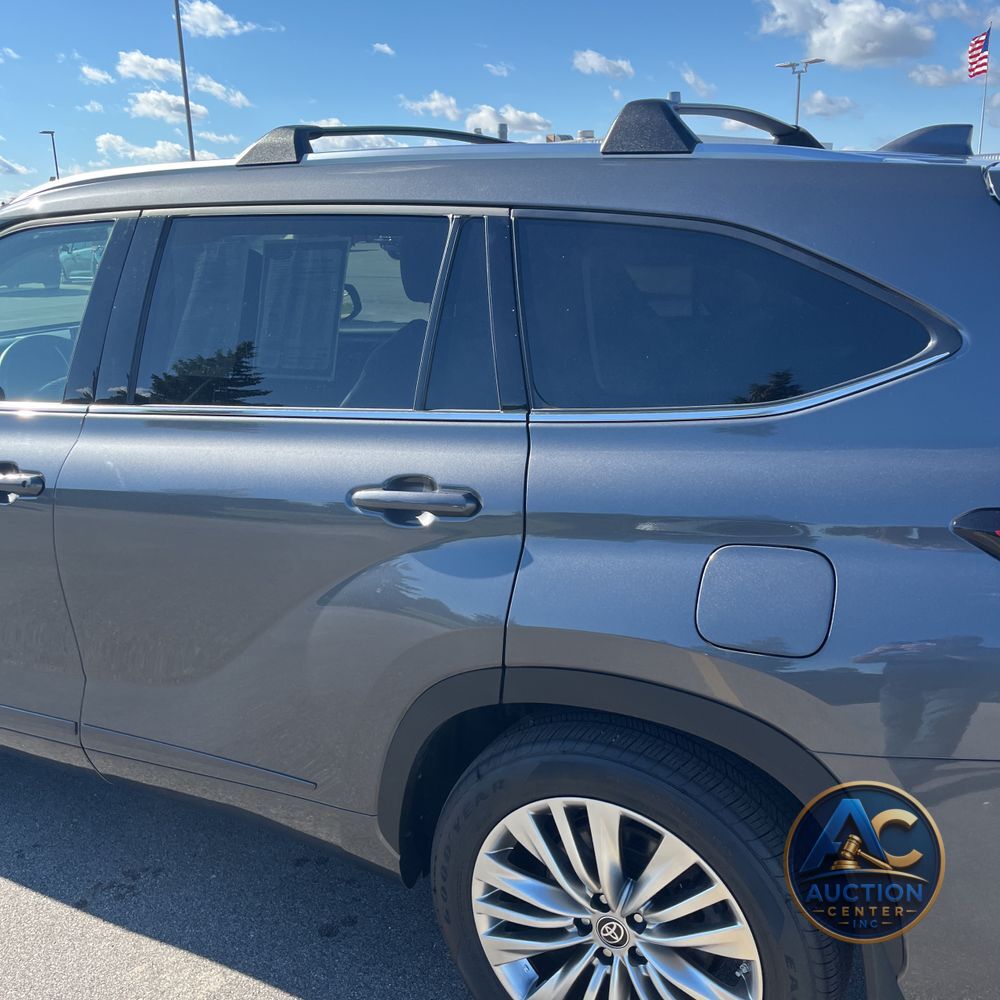 2023 Toyota Highlander Hybrid Platinum
