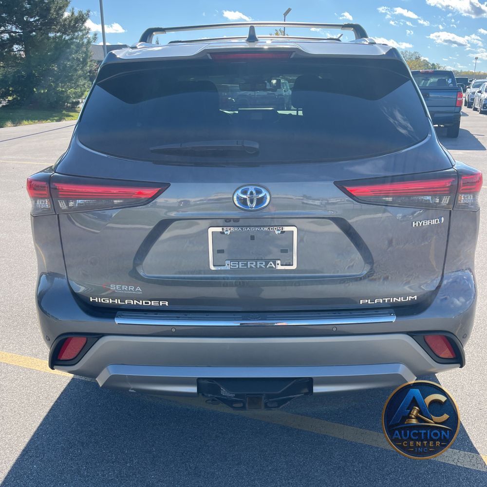 2023 Toyota Highlander Hybrid Platinum