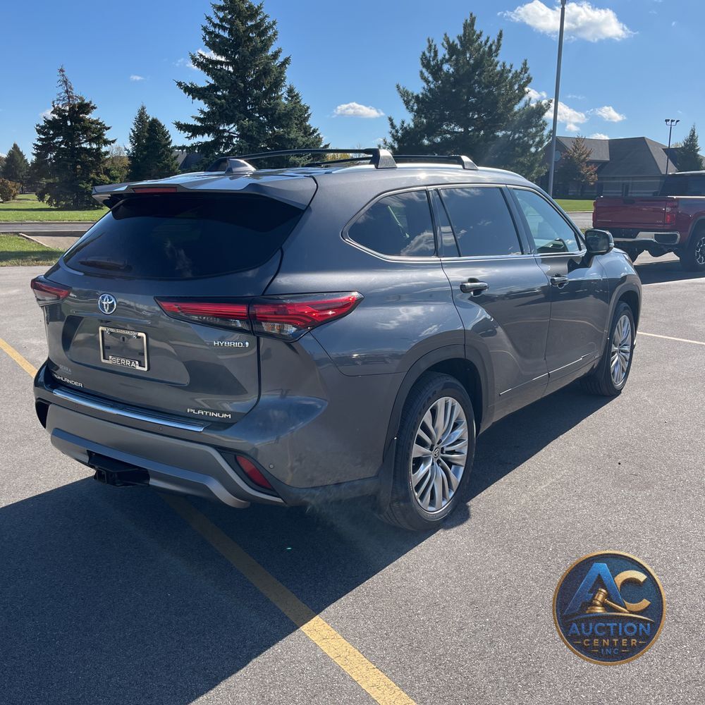 2023 Toyota Highlander Hybrid Platinum