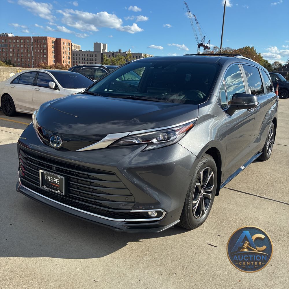 2025 Toyota Sienna Platinum 7-Passenger