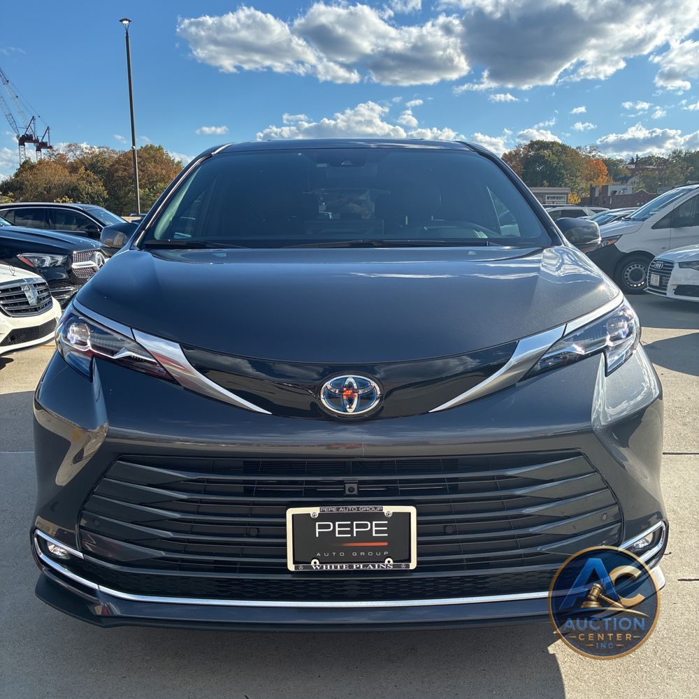 2025 Toyota Sienna Platinum 7-Passenger