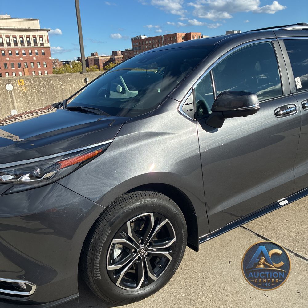 2025 Toyota Sienna Platinum 7-Passenger