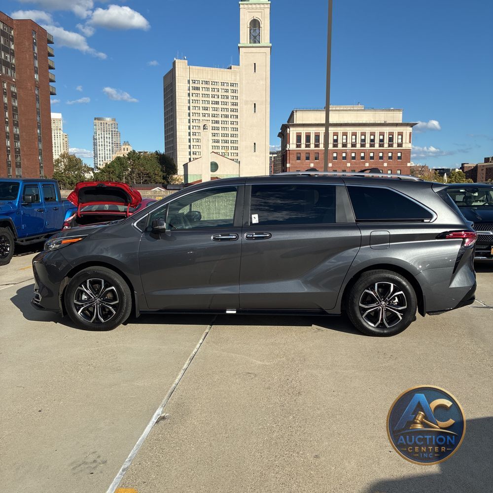 2025 Toyota Sienna Platinum 7-Passenger