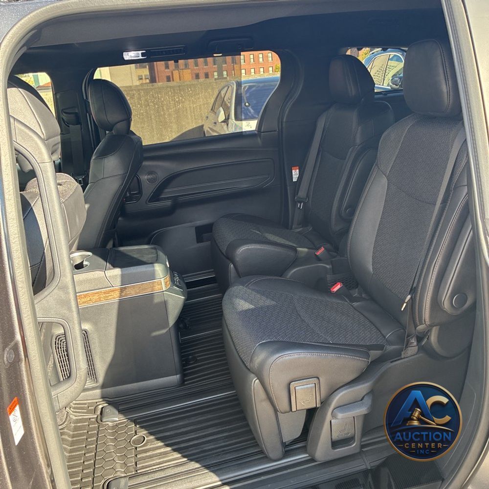 2025 Toyota Sienna Platinum 7-Passenger