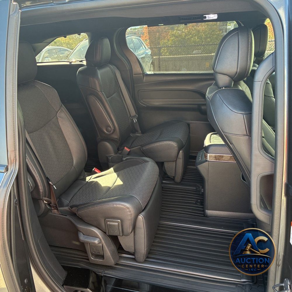 2025 Toyota Sienna Platinum 7-Passenger