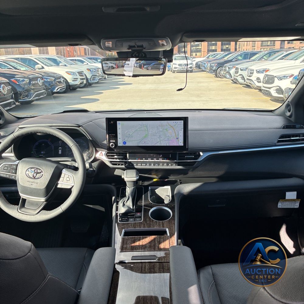 2025 Toyota Sienna Platinum 7-Passenger