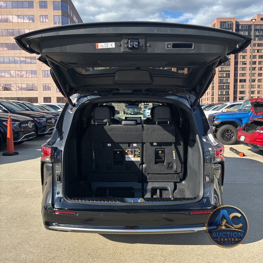 2025 Toyota Sienna Platinum 7-Passenger