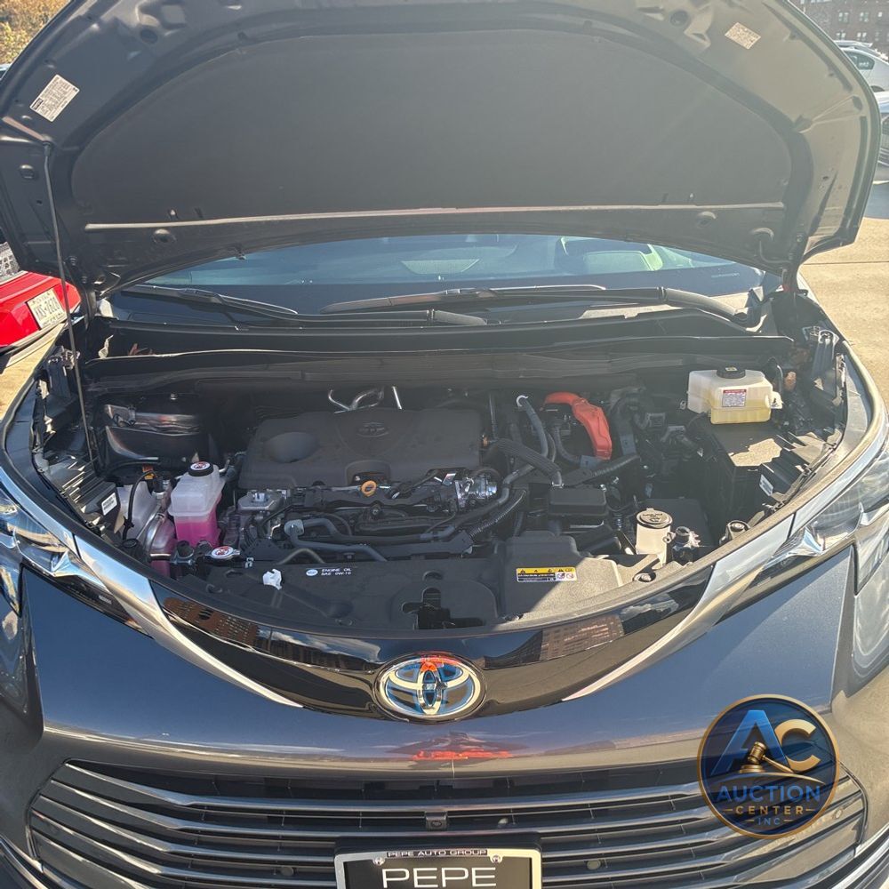 2025 Toyota Sienna Platinum 7-Passenger