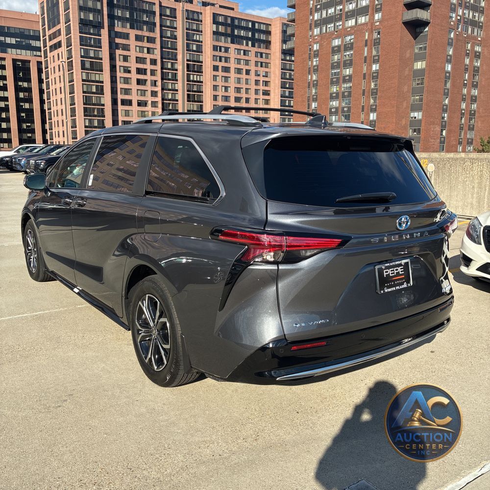 2025 Toyota Sienna Platinum 7-Passenger