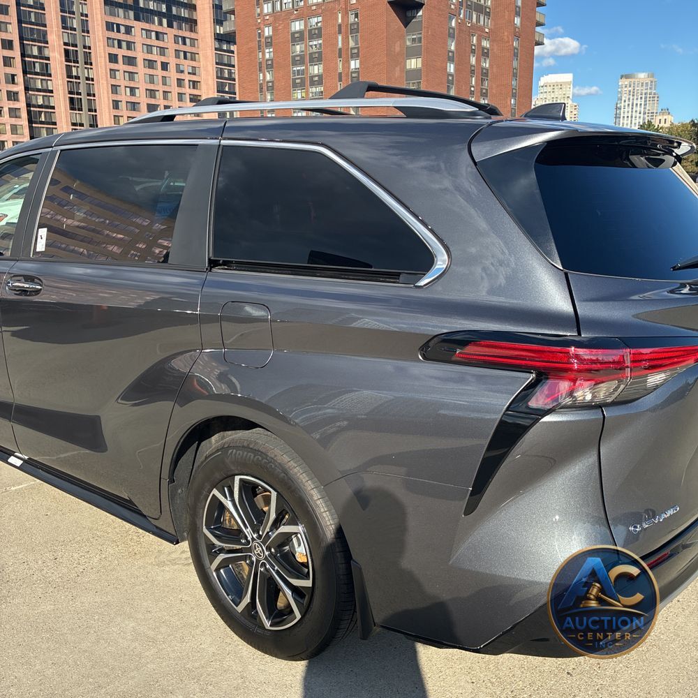 2025 Toyota Sienna Platinum 7-Passenger