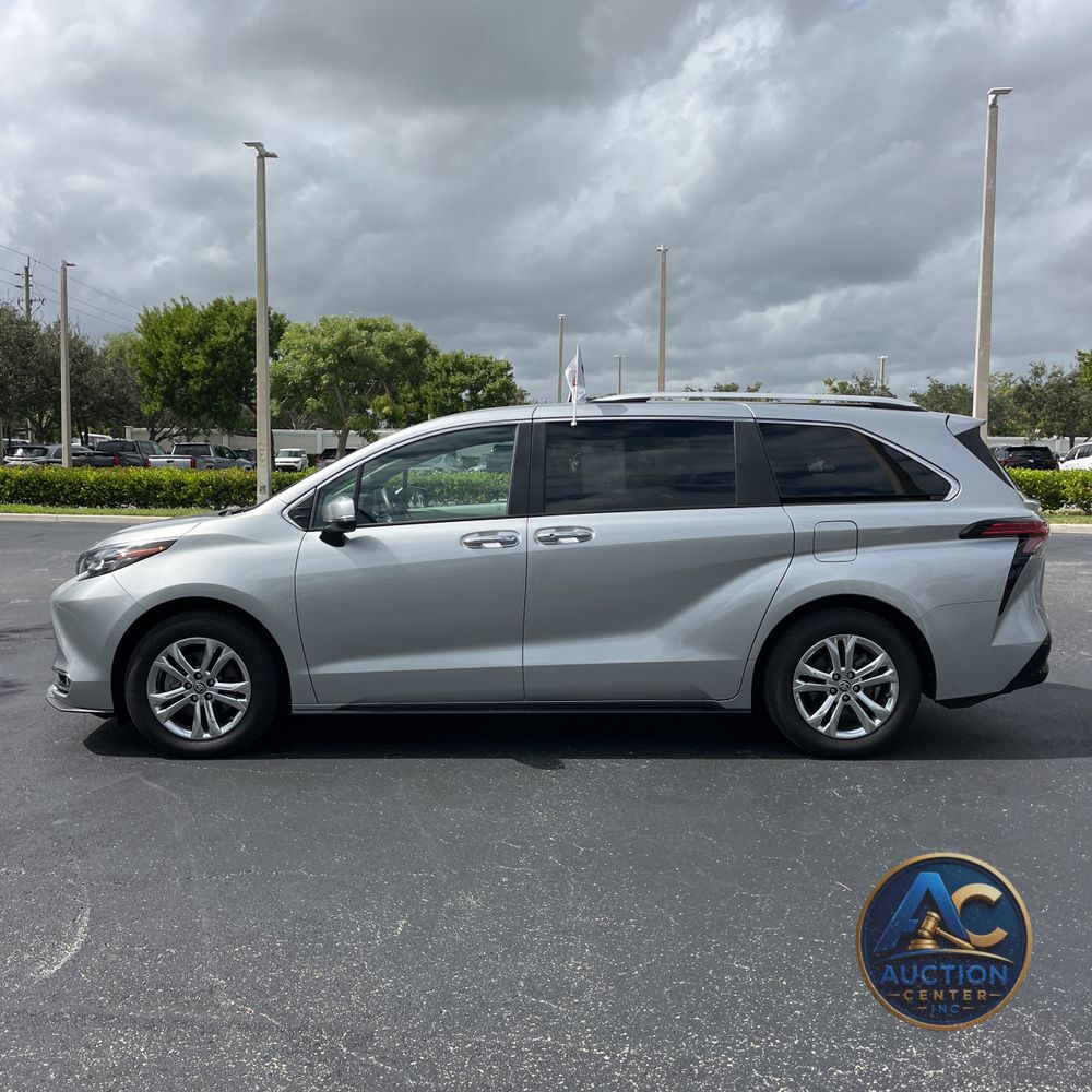 2024 Toyota Sienna Platinum 7-Passenger