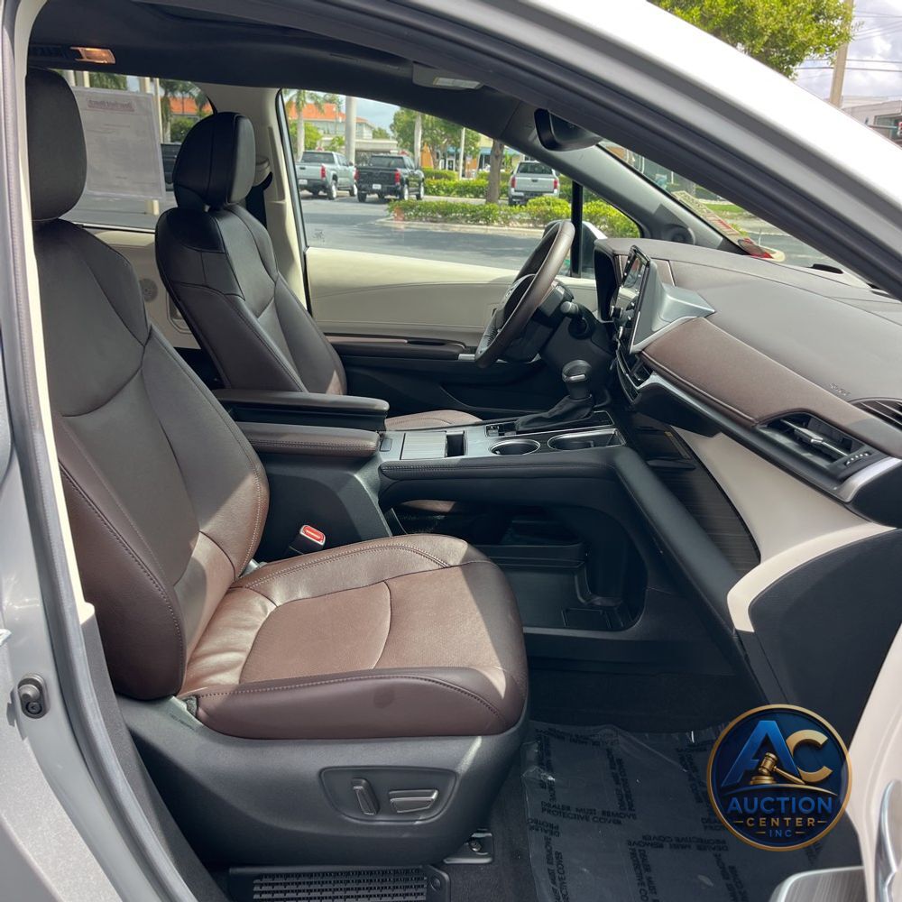 2024 Toyota Sienna Platinum 7-Passenger