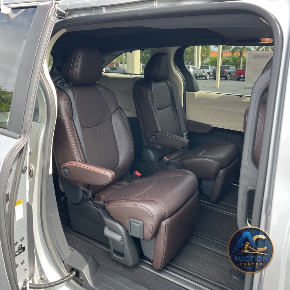 2024 Toyota Sienna Platinum 7-Passenger