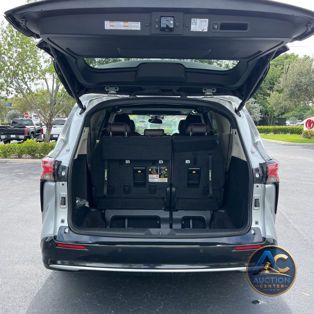 2024 Toyota Sienna Platinum 7-Passenger