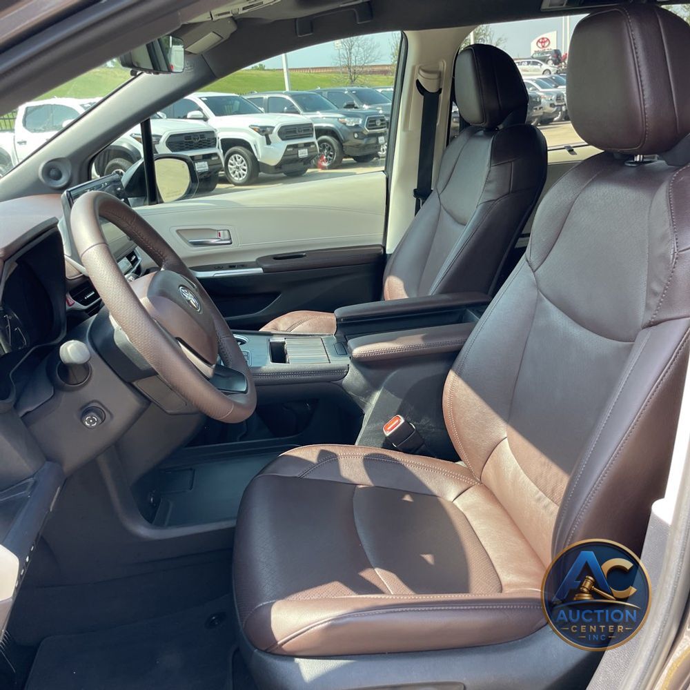 2024 Toyota Sienna Platinum 7-Passenger