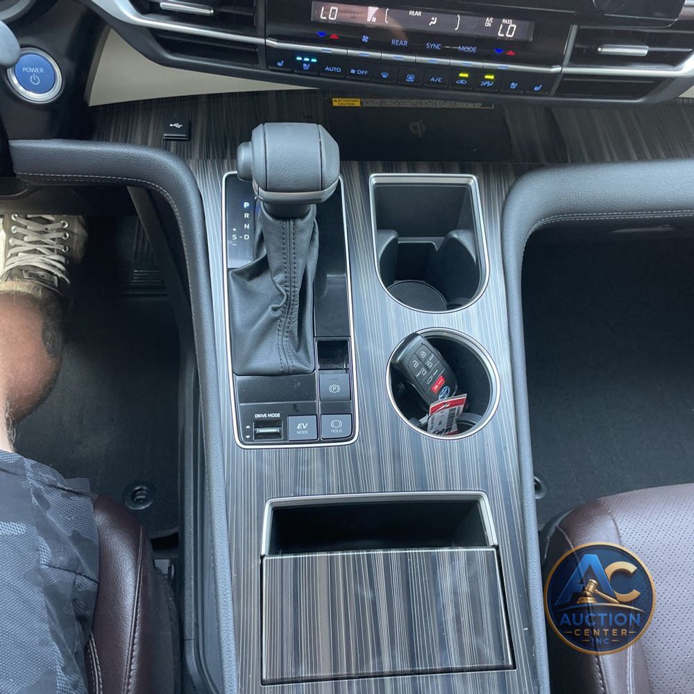 2024 Toyota Sienna Platinum 7-Passenger