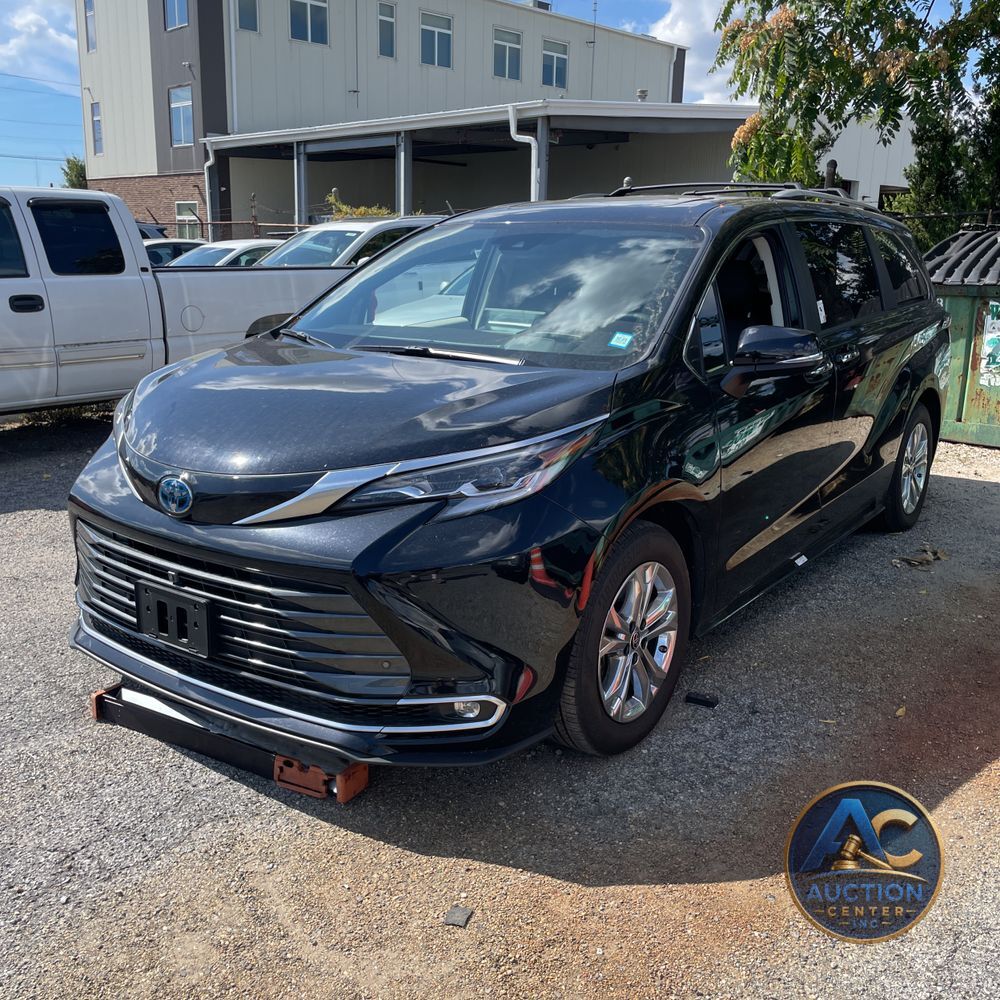 2023 Toyota Sienna Platinum 7-Passenger