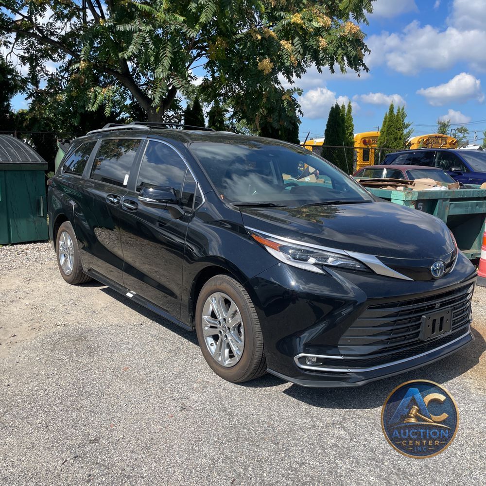 2023 Toyota Sienna Platinum 7-Passenger