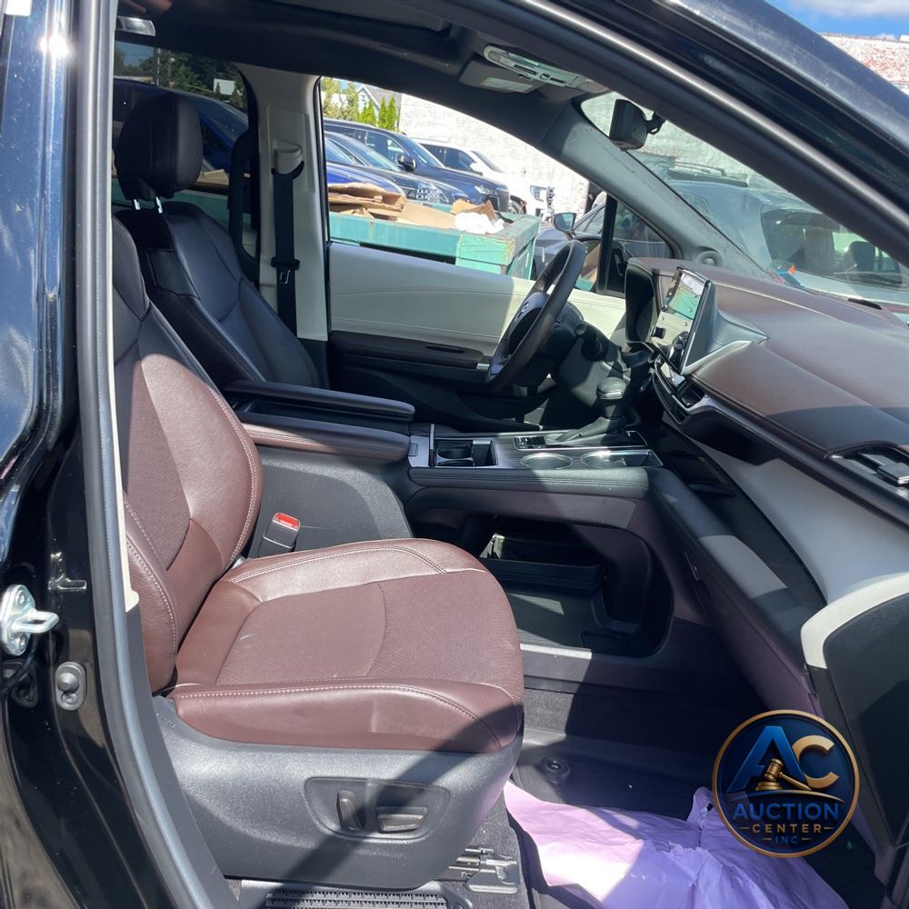 2023 Toyota Sienna Platinum 7-Passenger