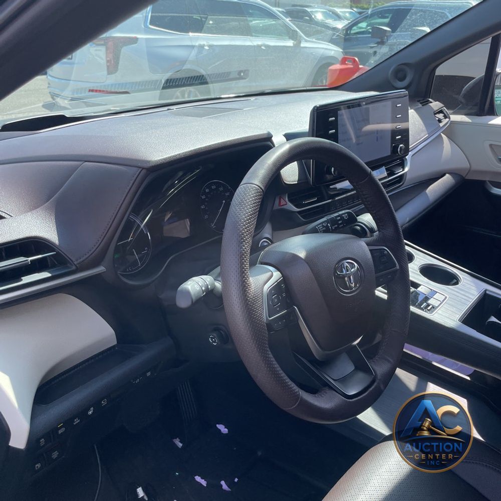 2023 Toyota Sienna Platinum 7-Passenger