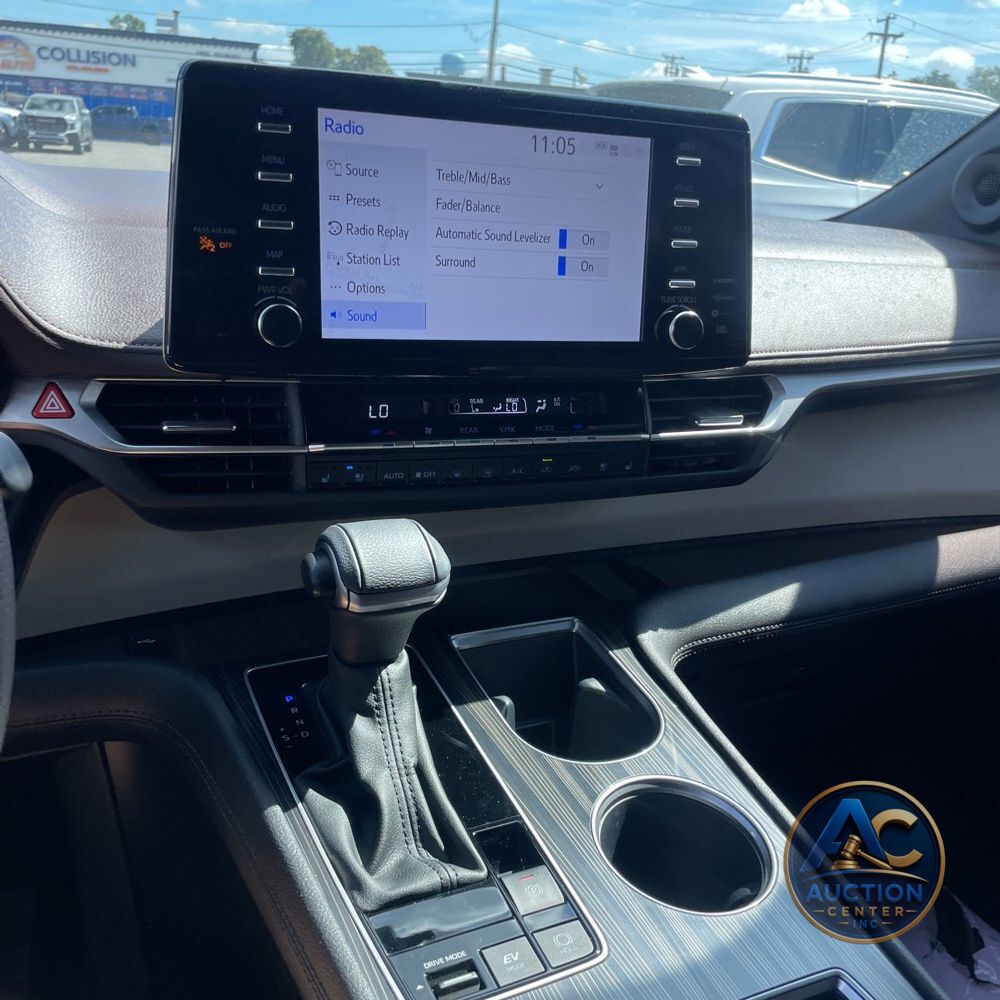 2023 Toyota Sienna Platinum 7-Passenger