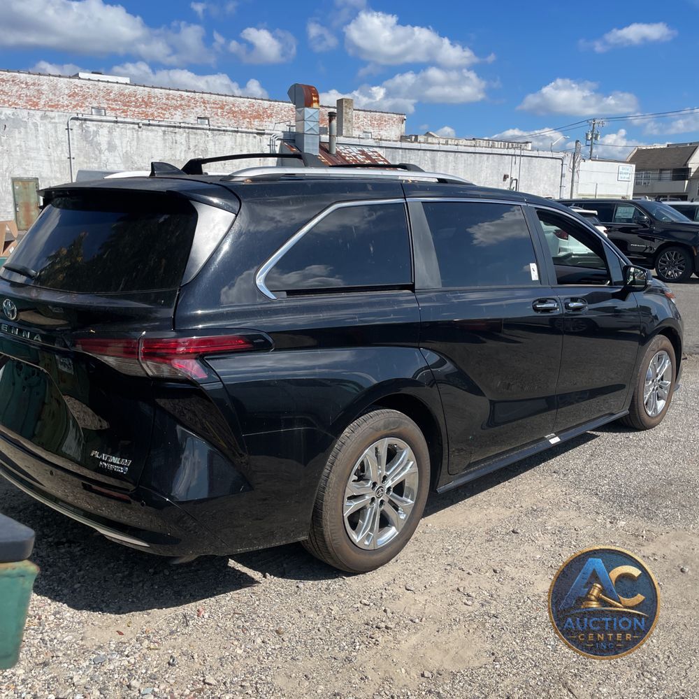 2023 Toyota Sienna Platinum 7-Passenger