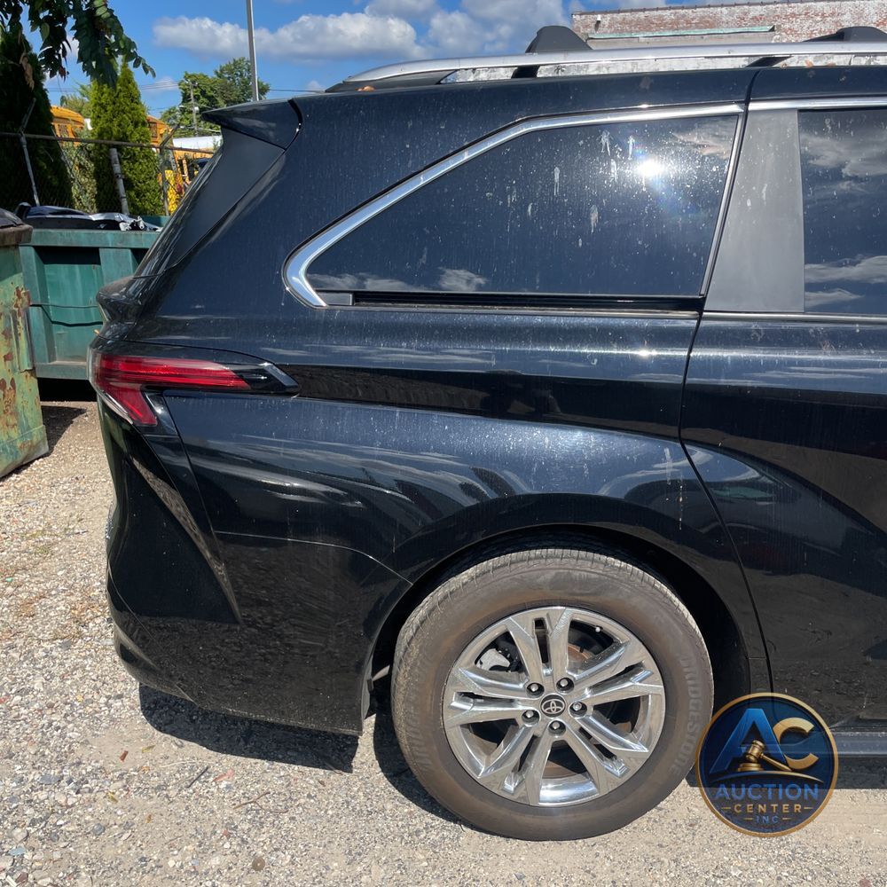 2023 Toyota Sienna Platinum 7-Passenger