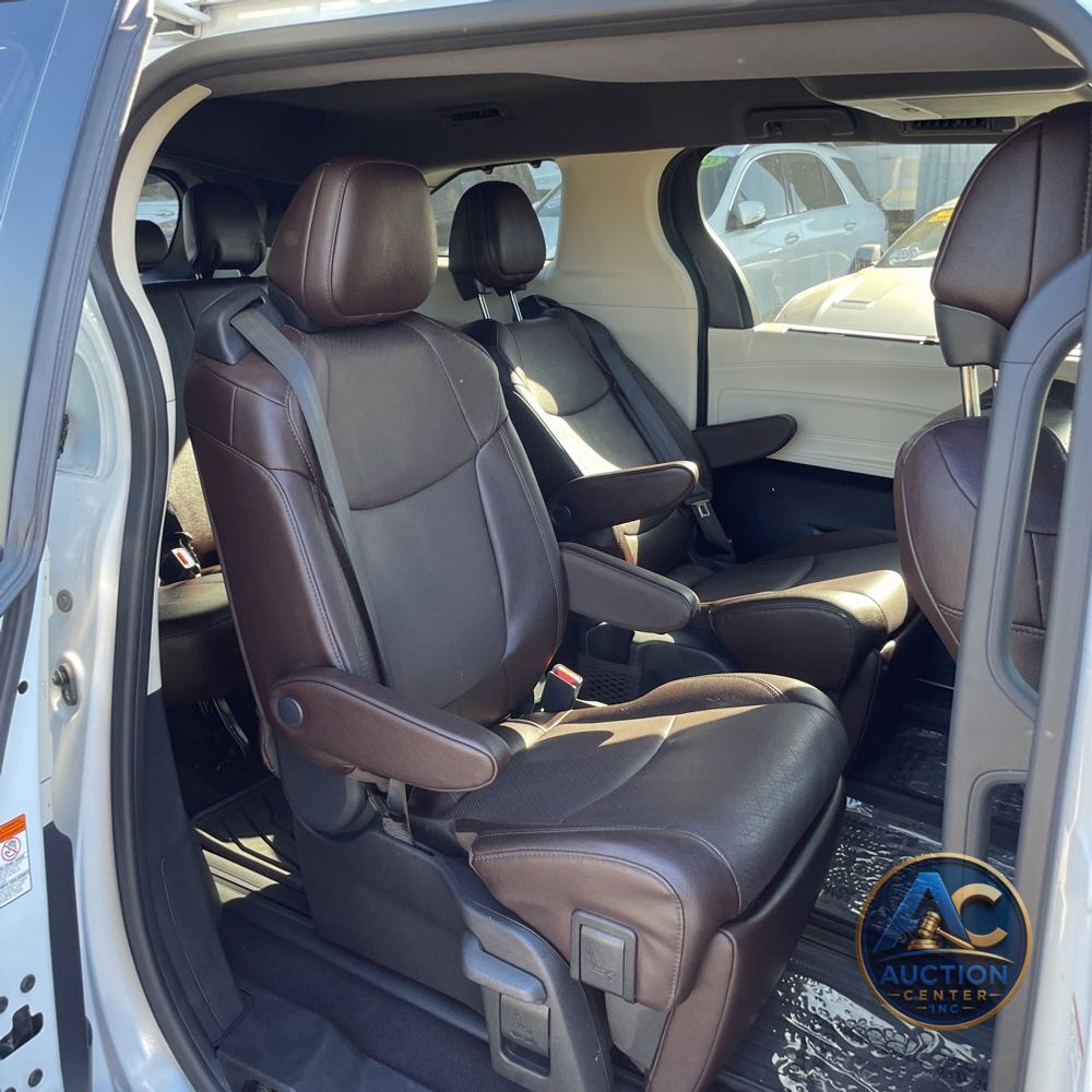 2023 Toyota Sienna Platinum 7-Passenger