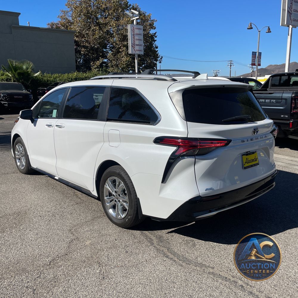 2023 Toyota Sienna Platinum 7-Passenger