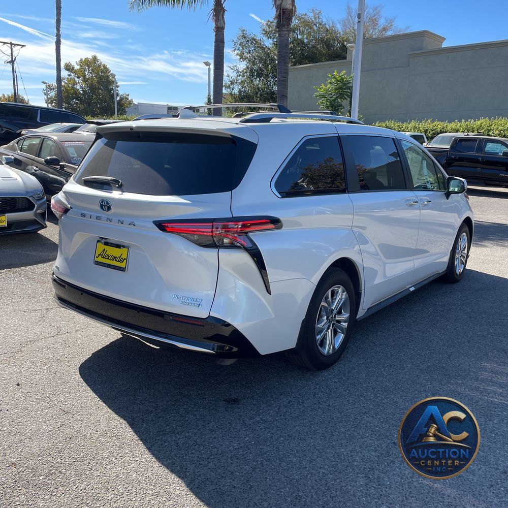 2023 Toyota Sienna Platinum 7-Passenger