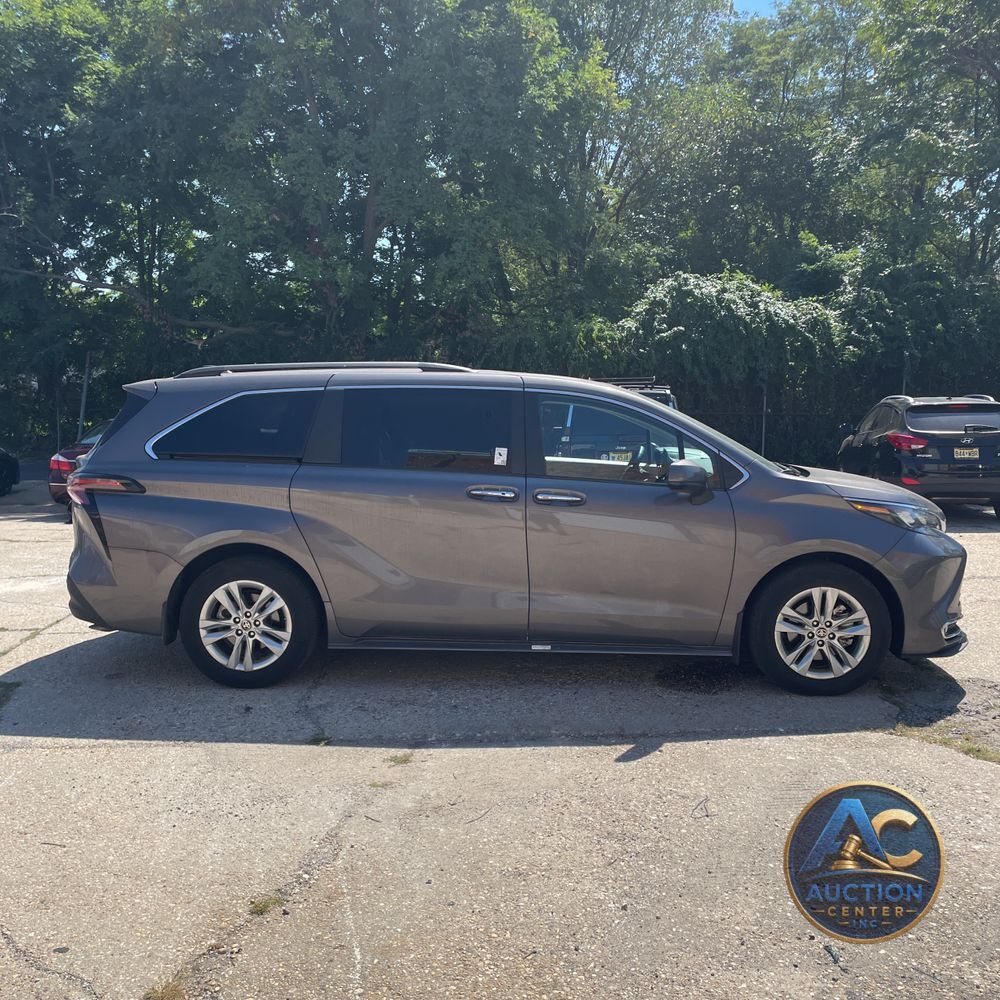 2024 Toyota Sienna XLE 7-Passenger