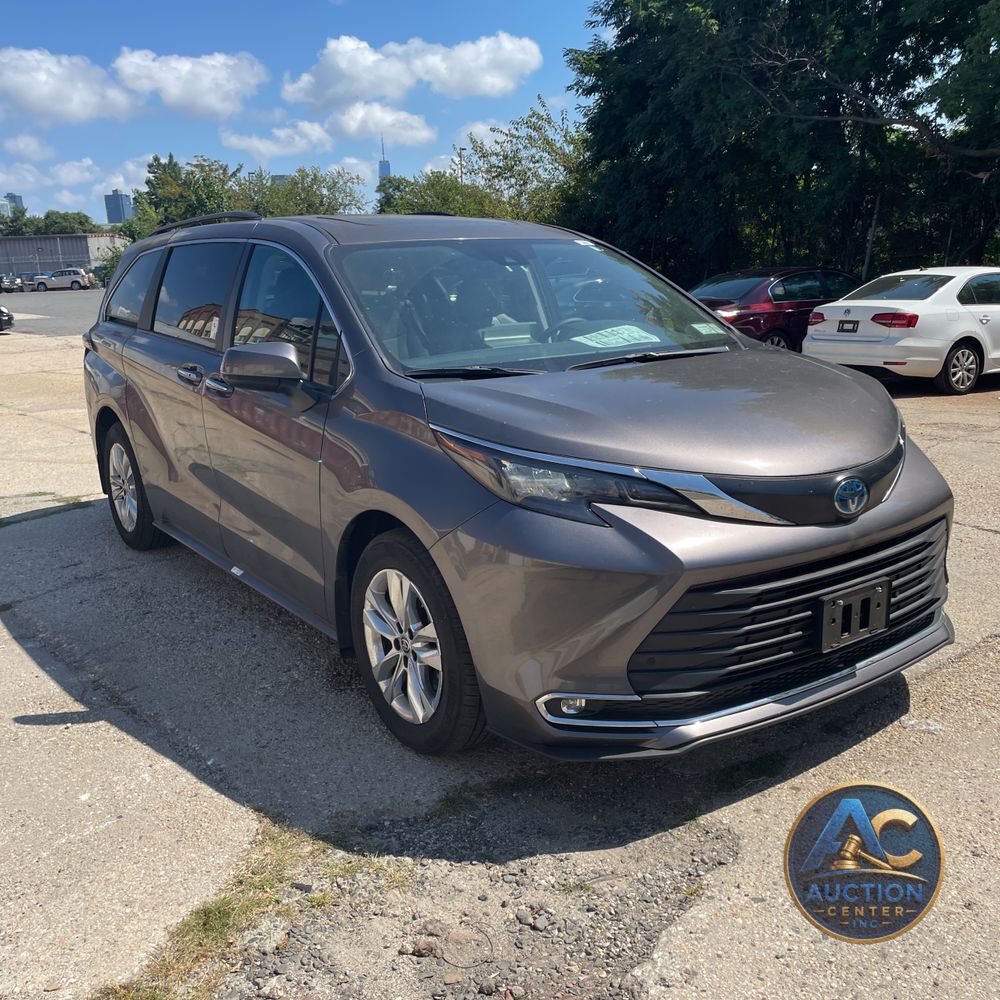 2024 Toyota Sienna XLE 7-Passenger