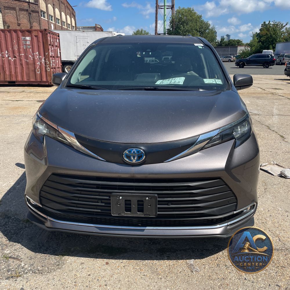 2024 Toyota Sienna XLE 7-Passenger
