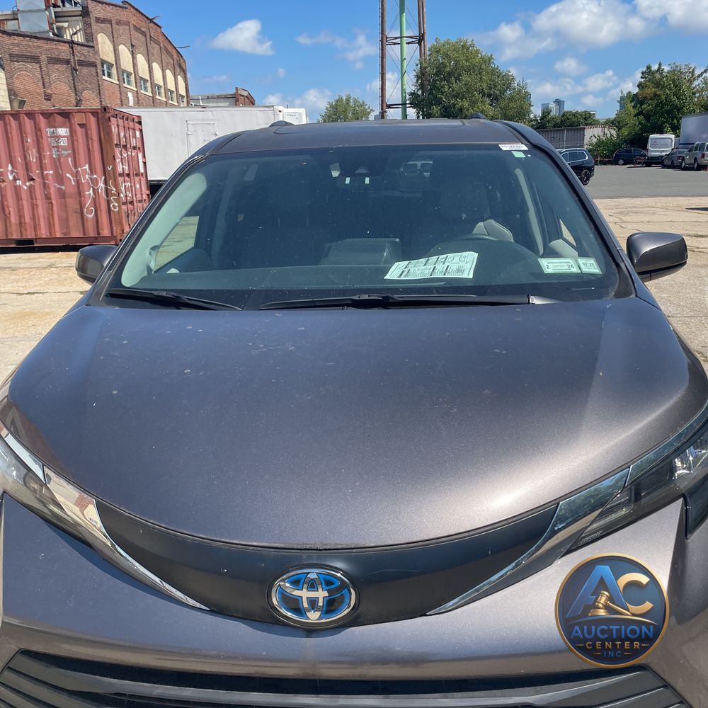 2024 Toyota Sienna XLE 7-Passenger