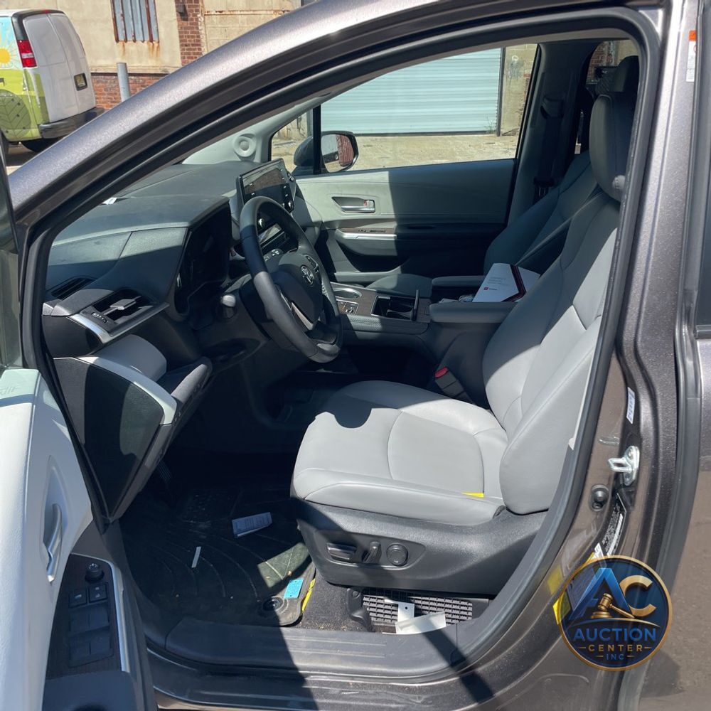 2024 Toyota Sienna XLE 7-Passenger