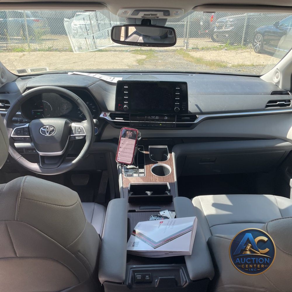 2024 Toyota Sienna XLE 7-Passenger
