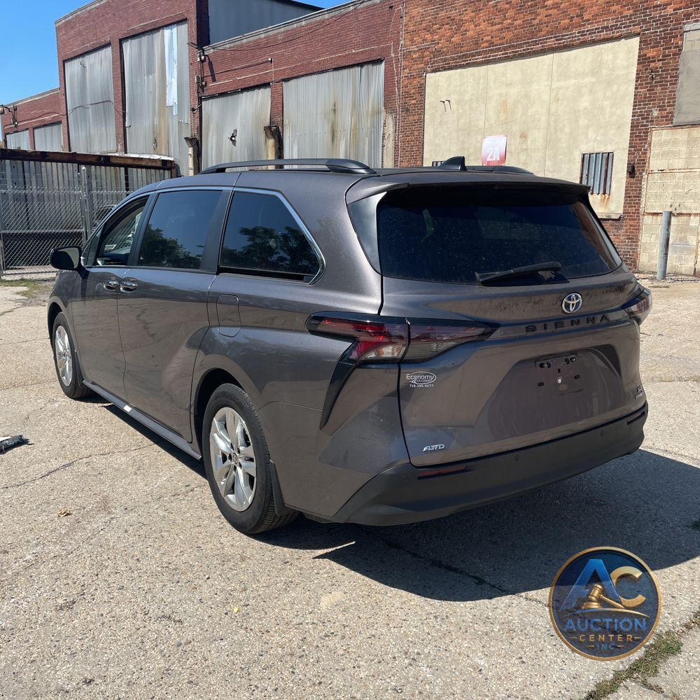 2024 Toyota Sienna XLE 7-Passenger