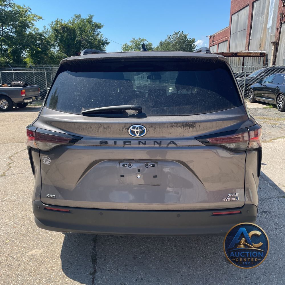 2024 Toyota Sienna XLE 7-Passenger