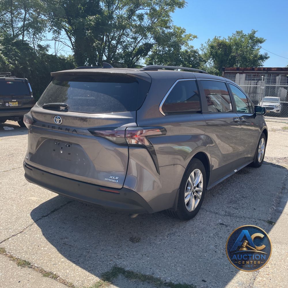 2024 Toyota Sienna XLE 7-Passenger