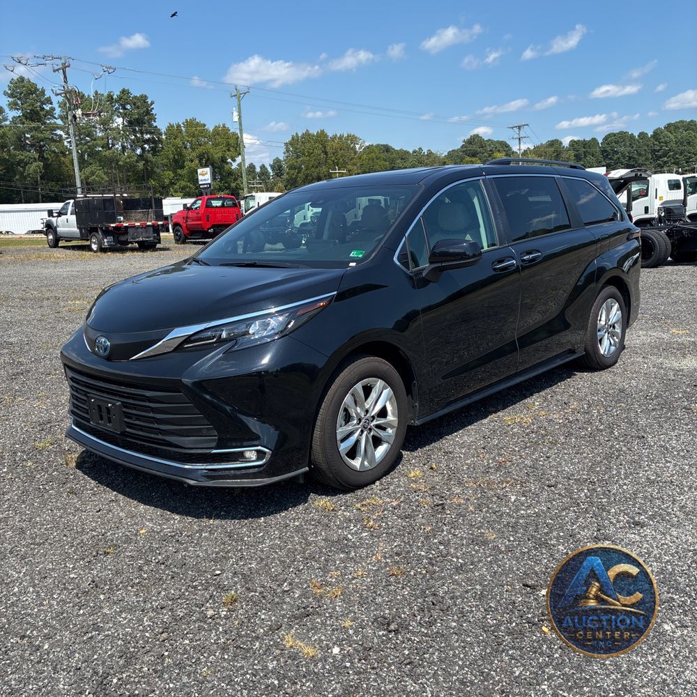 2024 Toyota Sienna XLE 7-Passenger